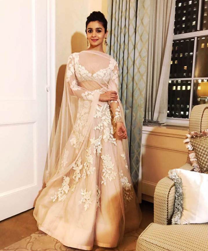 Alia Bhatt in Manish Malhotra, IIFA Rocks'17