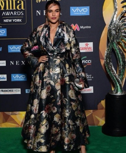 Neha Dhupia in Hemant & Nandita, IIFA Rocks'17