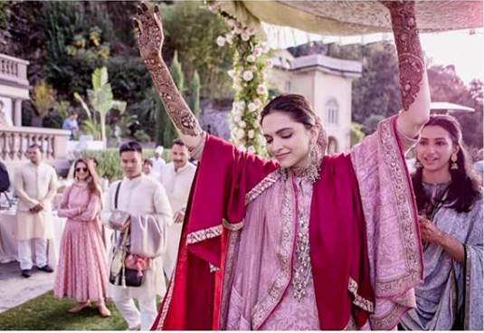 Deepika Padukone pale pink lehenga for mehendi, Blog on datetheramp.com